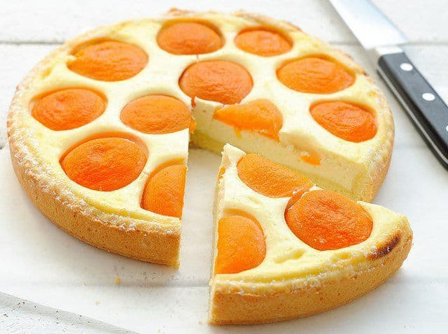 Пирог творожный с абрикосами